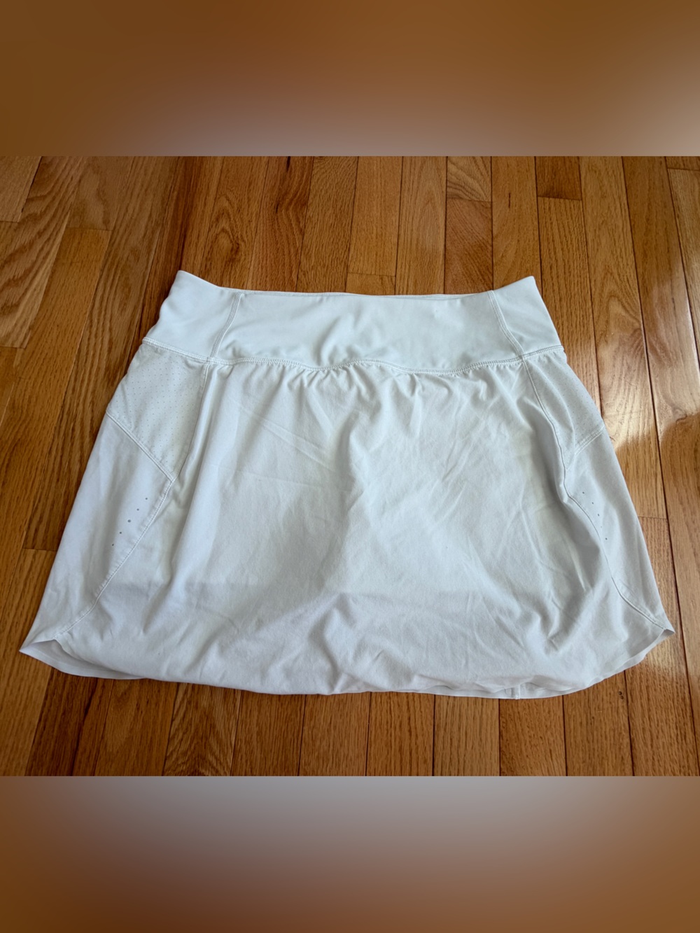 Athleta Run With It 16” White Skort Skirt Built-In Shorts Women’s L
